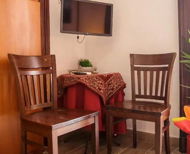 לינה וארוחת בוקר Parthenope's 4*