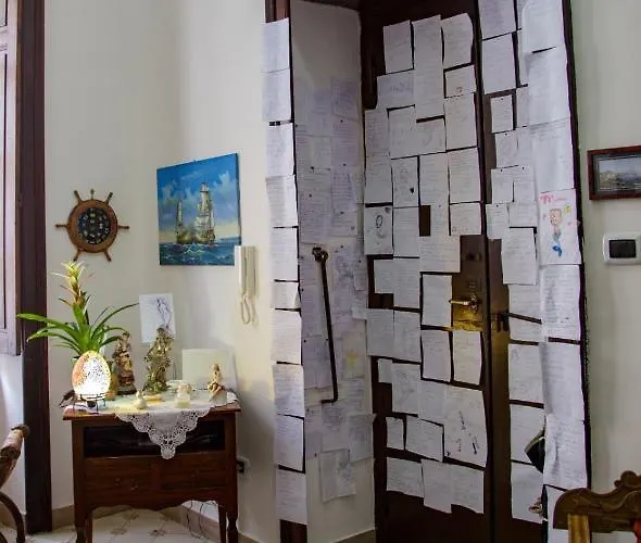 לינה וארוחת בוקר Parthenope's נאפולי