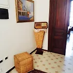 Parthenope's Oda ve Kahvaltı